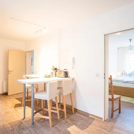Helle Ferienwohnung Im Hinterhof