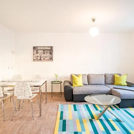 Apartment Helle Ferienwohnung Im Hinterhof Dresden