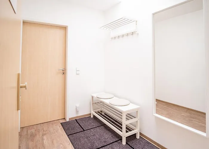 Helle Im Hinterhof *